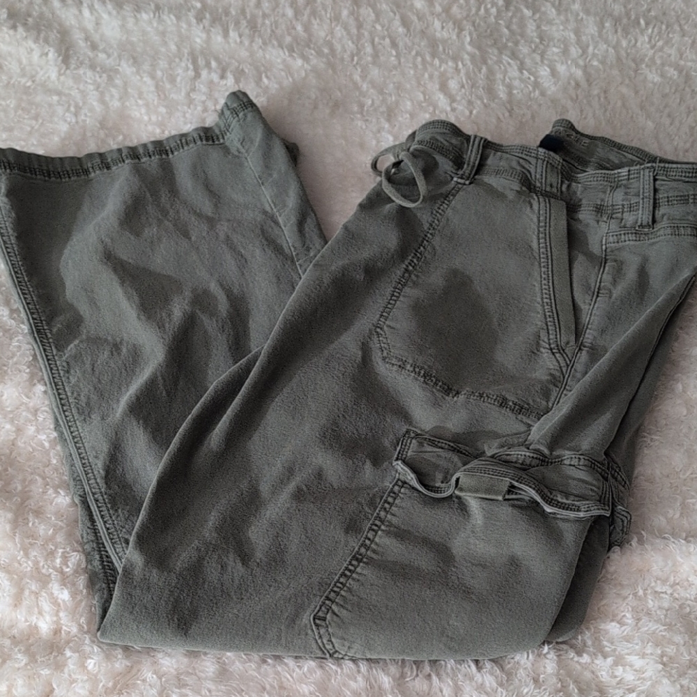 American Eagle Green Cargo Pants